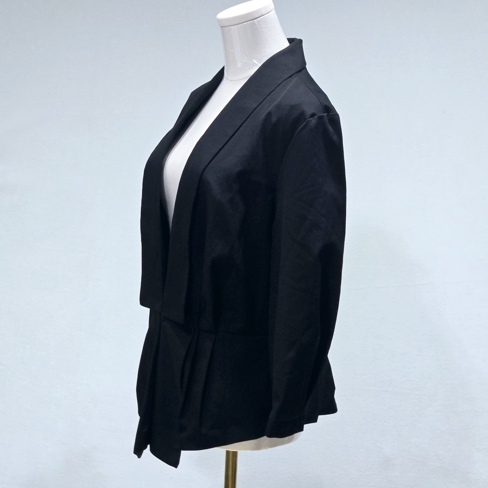 NWT BISOU BISOU Gorgeous Pleated Black Front Clasp lined Blazer Jacket
